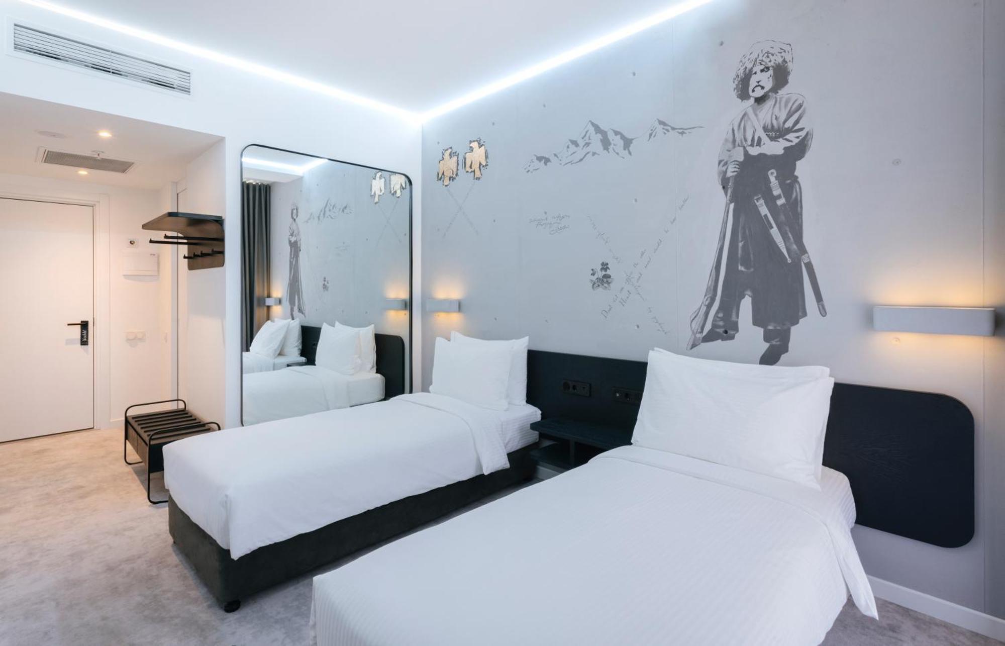 Golden Tulip Design Tbilisi Hotell Exteriör bild