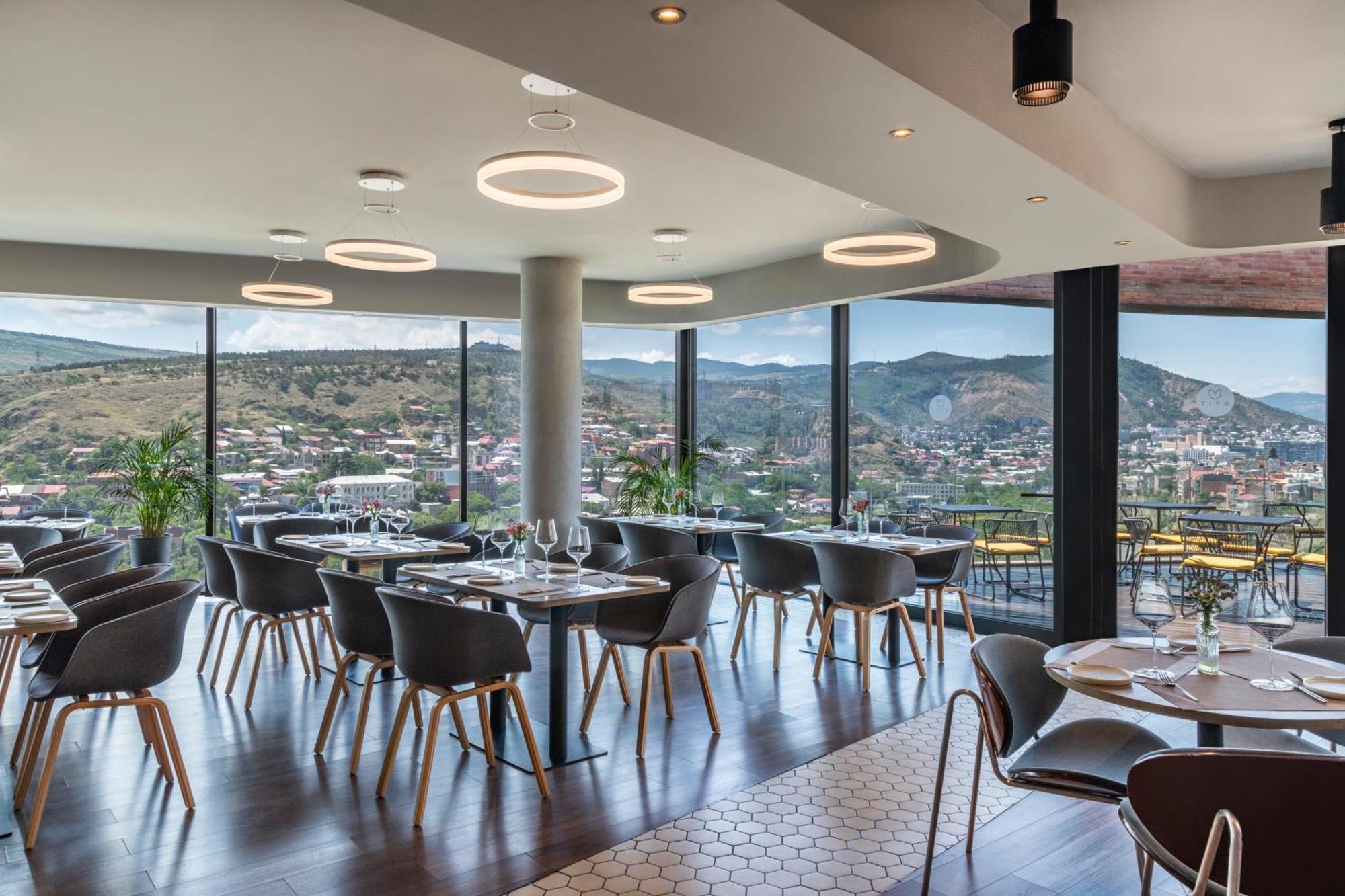Golden Tulip Design Tbilisi Hotell Exteriör bild