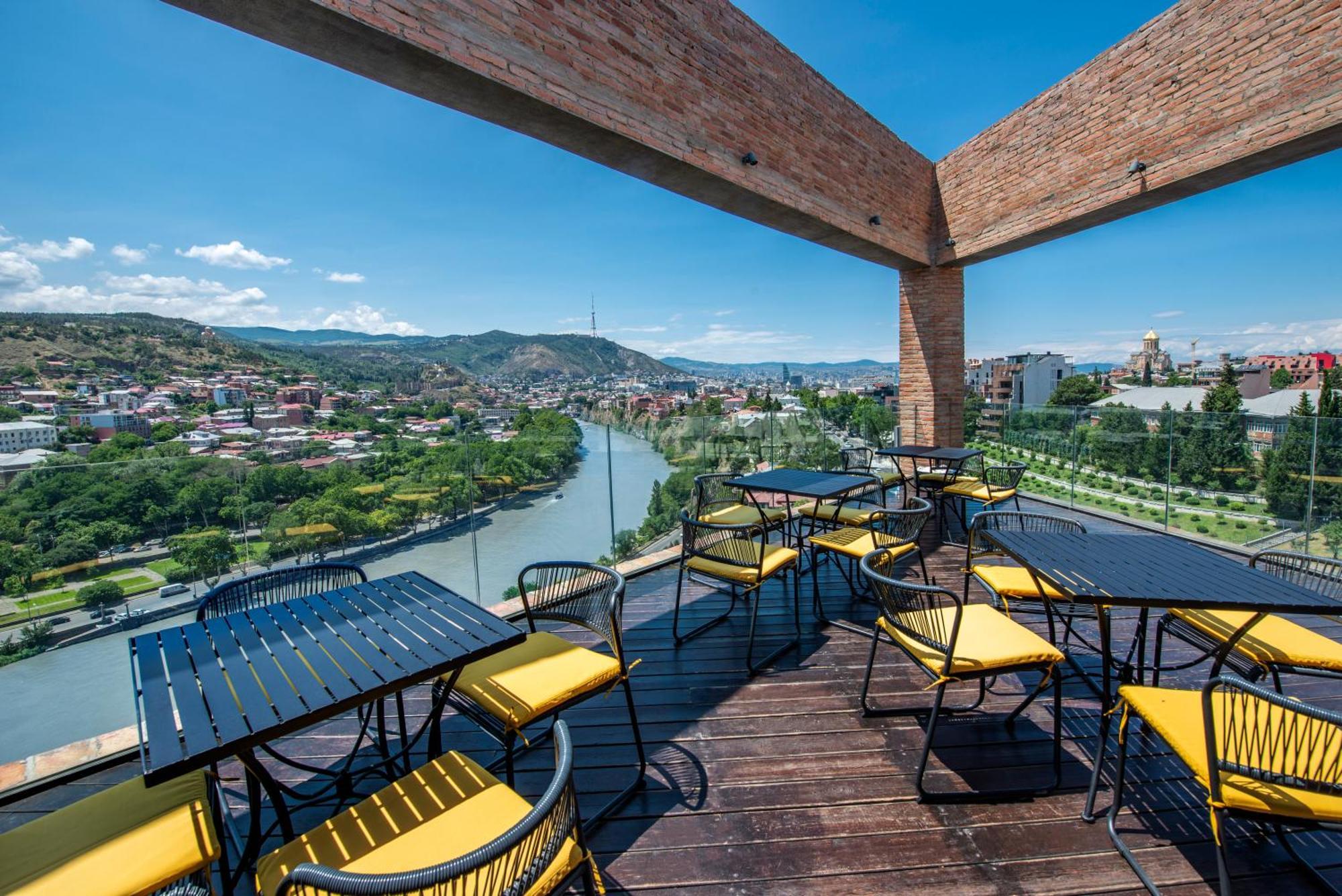 Golden Tulip Design Tbilisi Hotell Exteriör bild