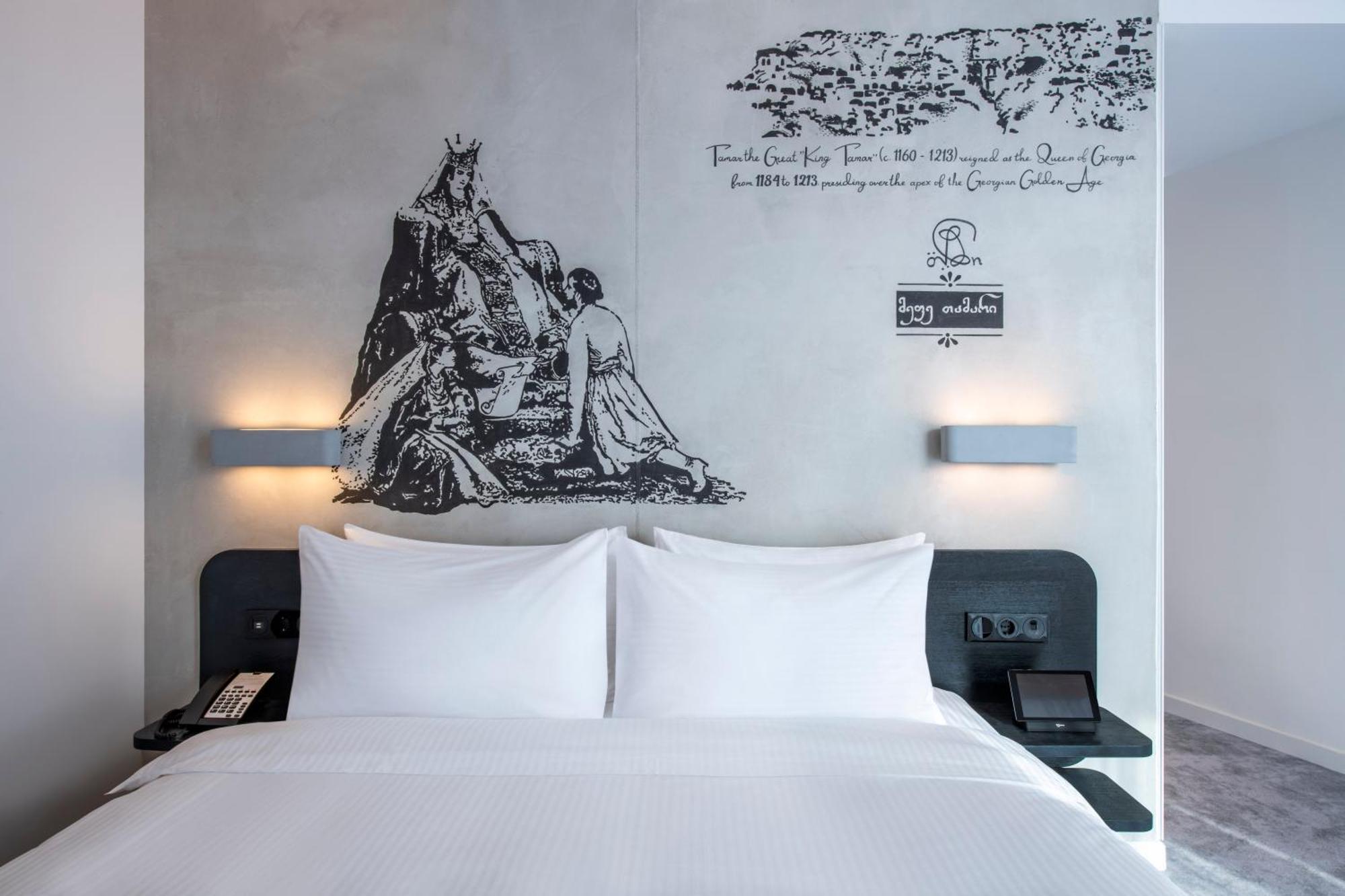 Golden Tulip Design Tbilisi Hotell Exteriör bild