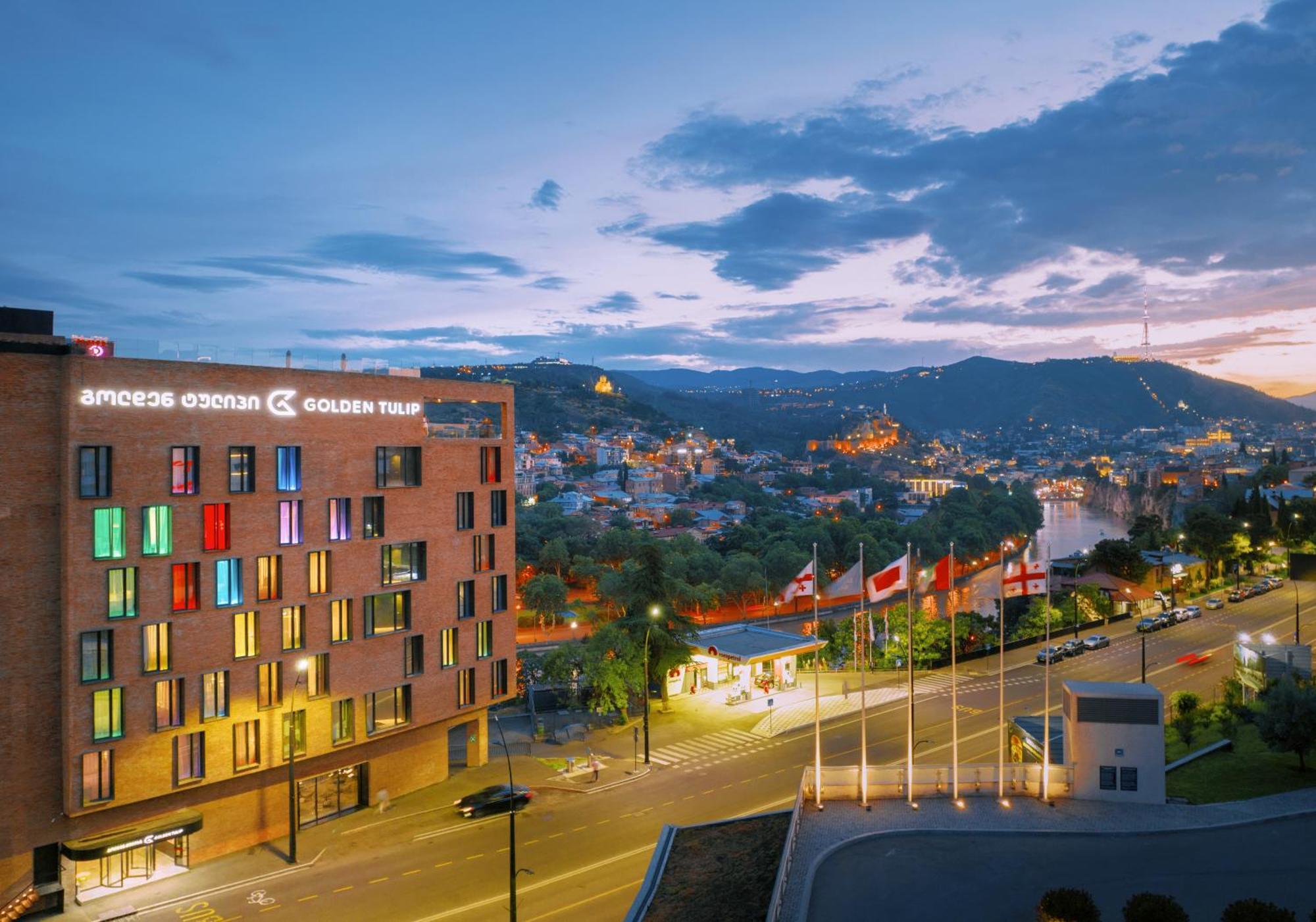 Golden Tulip Design Tbilisi Hotell Exteriör bild