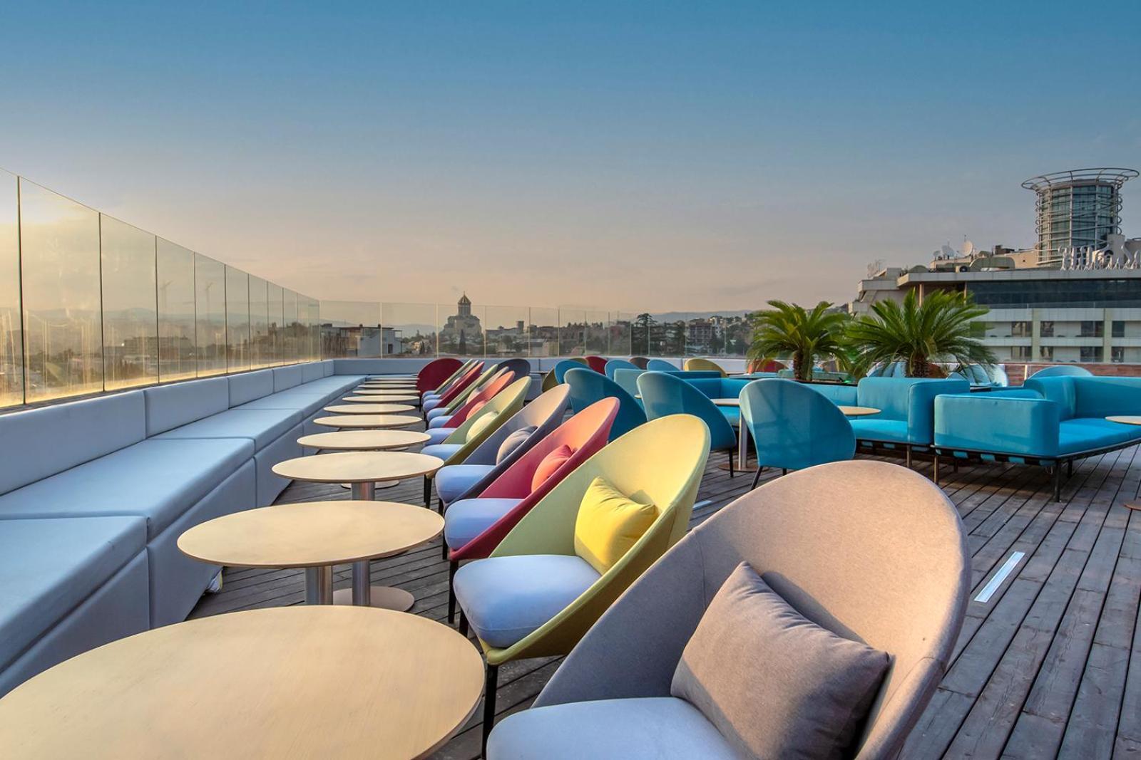 Golden Tulip Design Tbilisi Hotell Exteriör bild