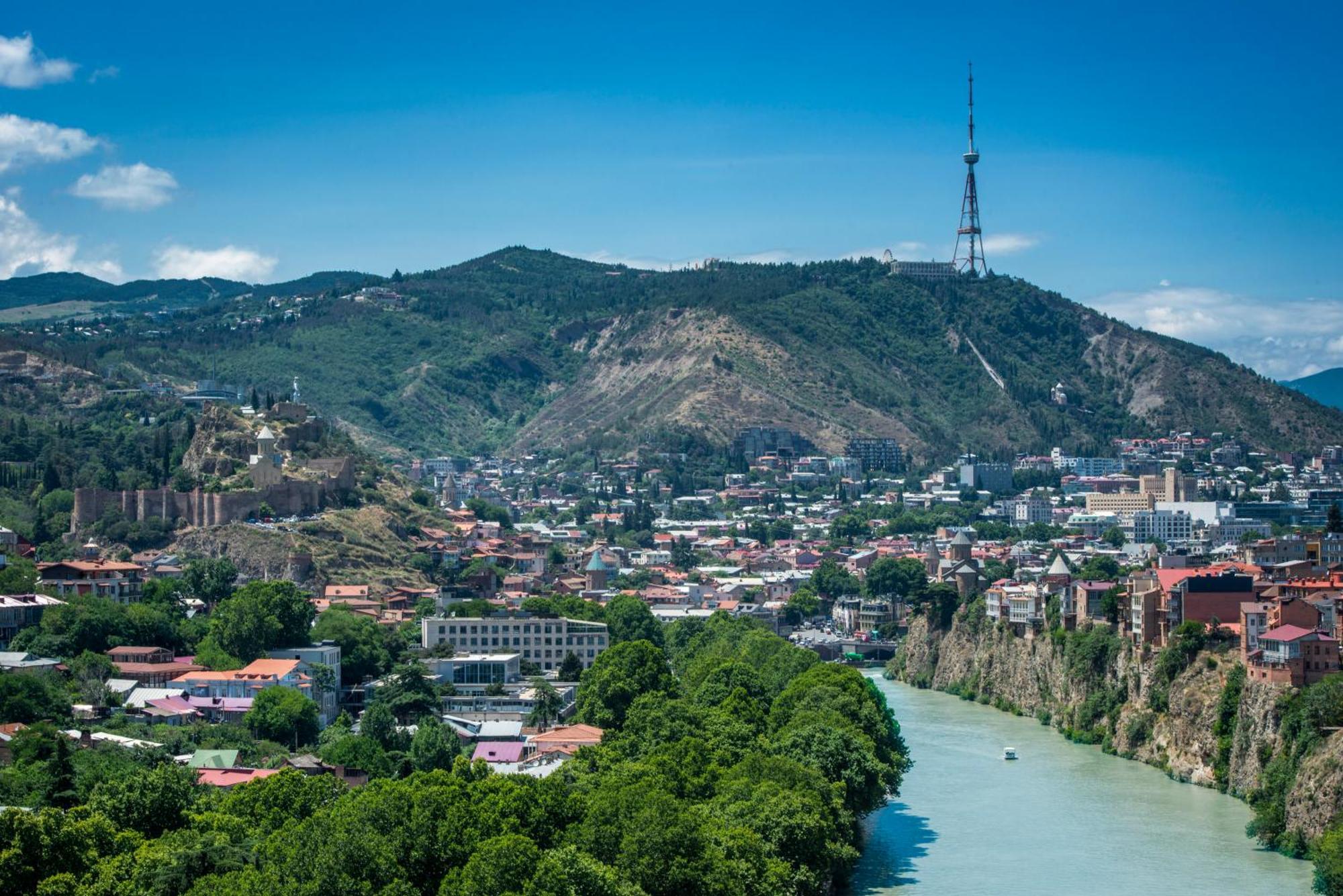 Golden Tulip Design Tbilisi Hotell Exteriör bild